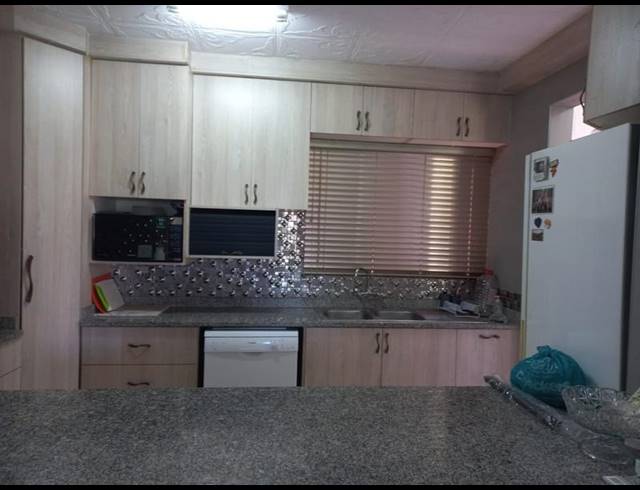 2 BEDROOM APARTMENT FOR SALE IN MALVERN